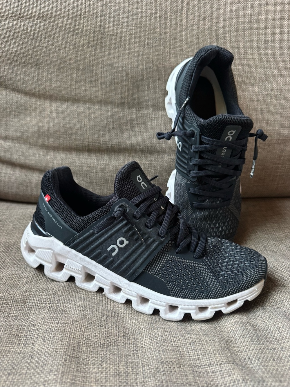 On Running cloudswift Athletic Shoes in Black and White